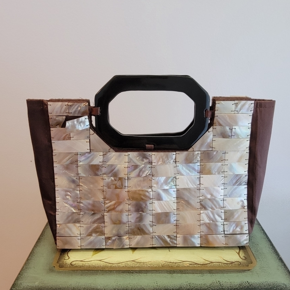 Mad by Design Shell Handbag - Picture 2 of 11